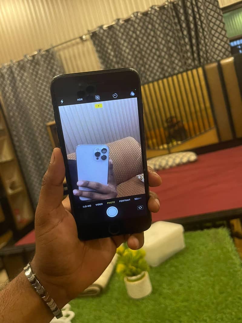 Apple iPhone 7 Plus 8