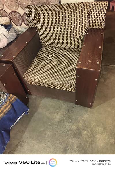 sofa set fresh petition pe hai