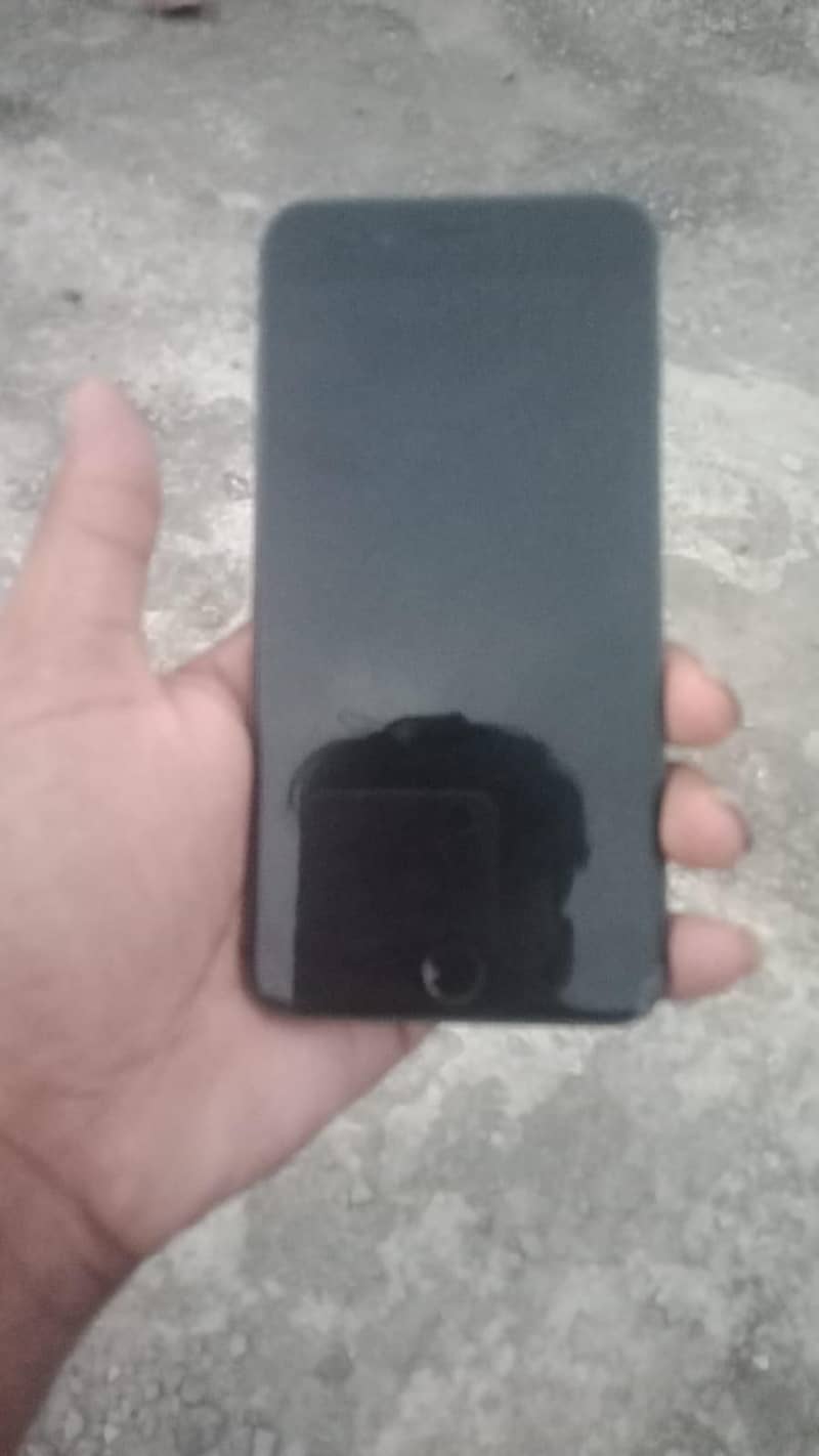 Apple iPhone 8 Plus 1