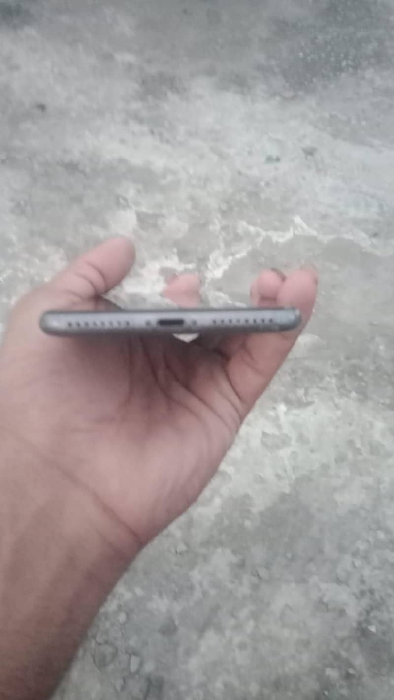 Apple iPhone 8 Plus 4