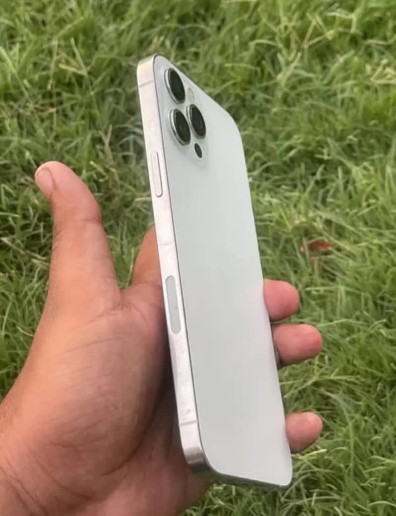 Apple iPhone 12 Pro Max 3