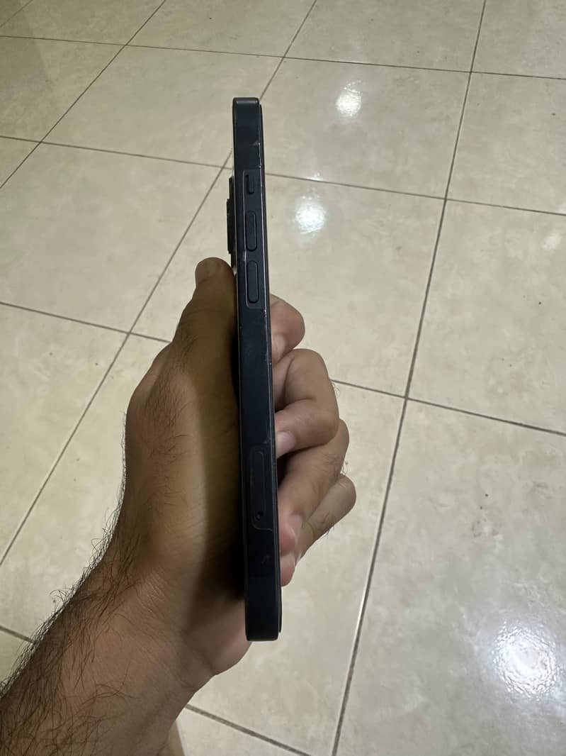 Apple iPhone 13 4
