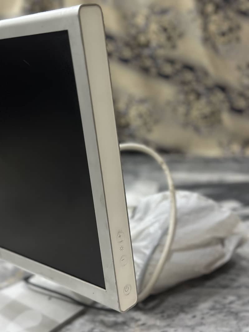 Apple lcd 4