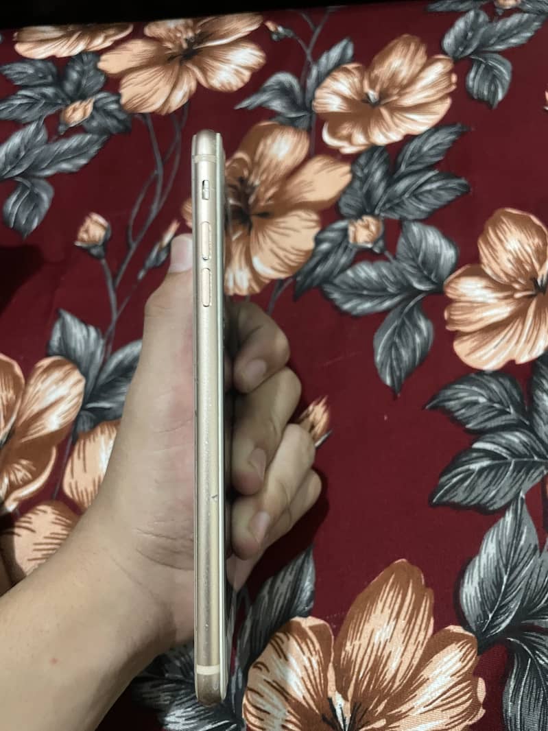 Apple iPhone 8 Plus 5