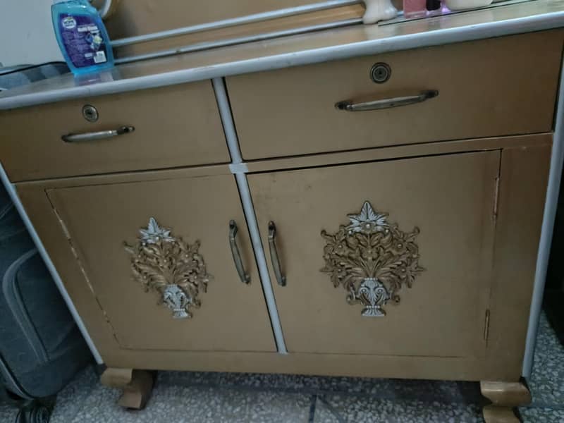 Dressing Table condition 8/10 2