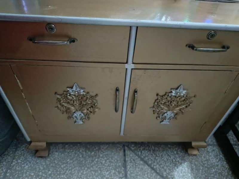 Dressing Table condition 8/10 6