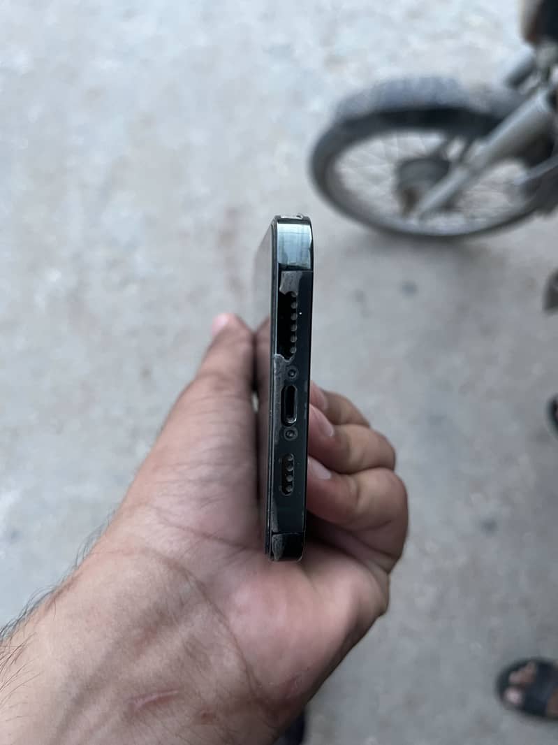 Apple iPhone 13 Pro Max 2