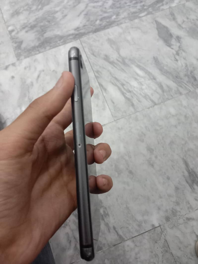 Apple iPhone 8 3