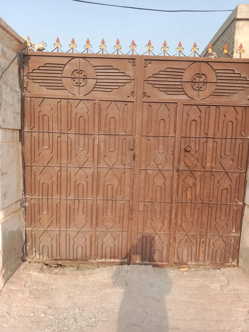 Gate. 0
