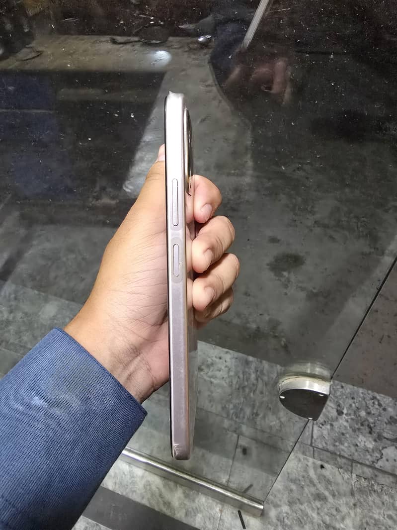 OPPO A6 4