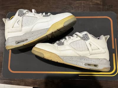 NIKE AIR JORDAN 4 RETRO
