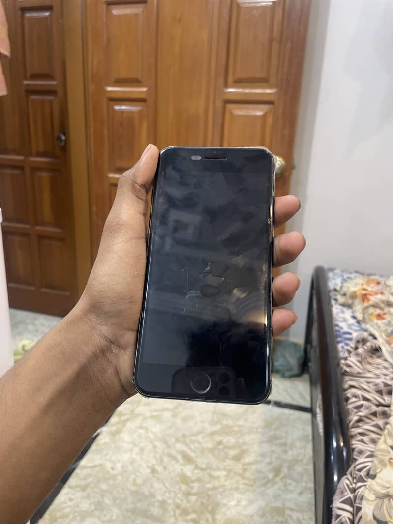Apple iPhone 7 Plus 1
