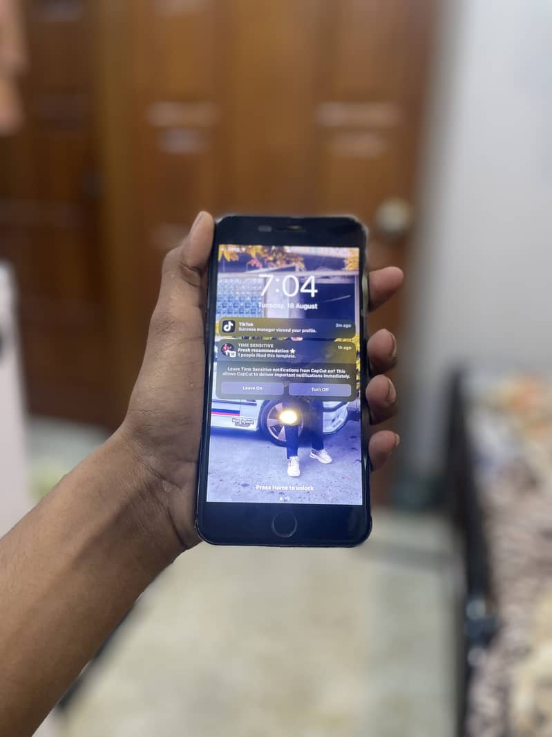 Apple iPhone 7 Plus 6