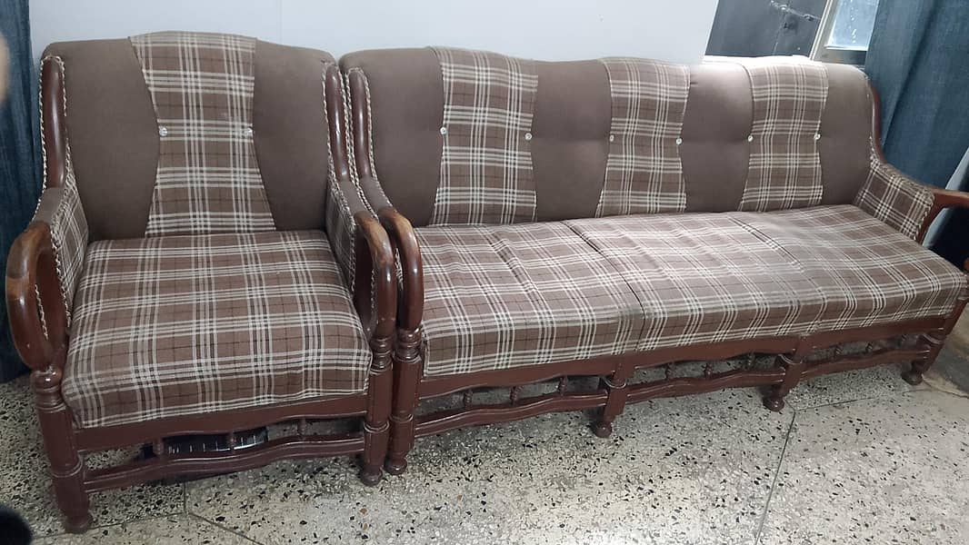 5 seeter sofa set 0