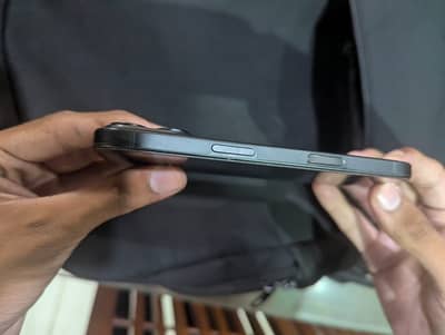 Apple iPhone 16