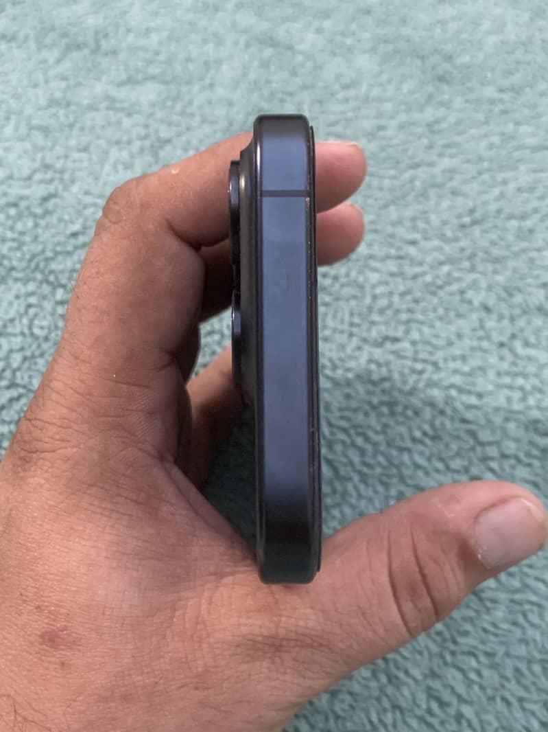 Apple iPhone 15 Pro 1