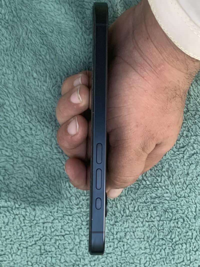Apple iPhone 15 Pro 4