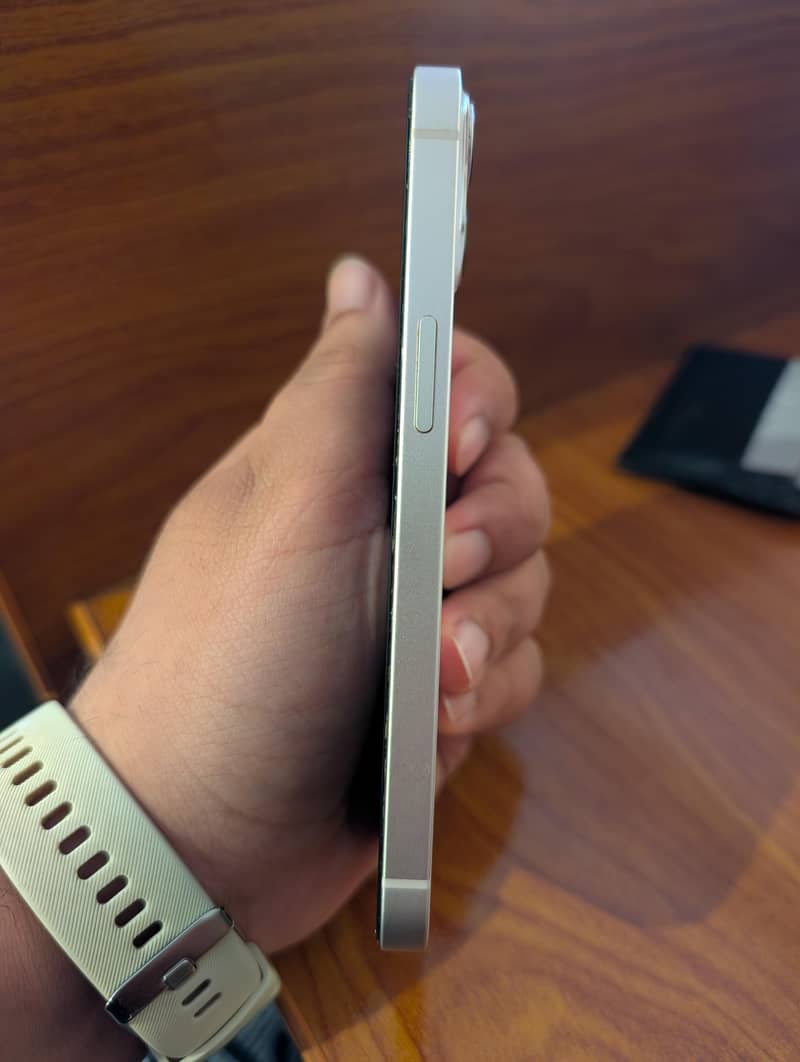 Apple iPhone 13 2