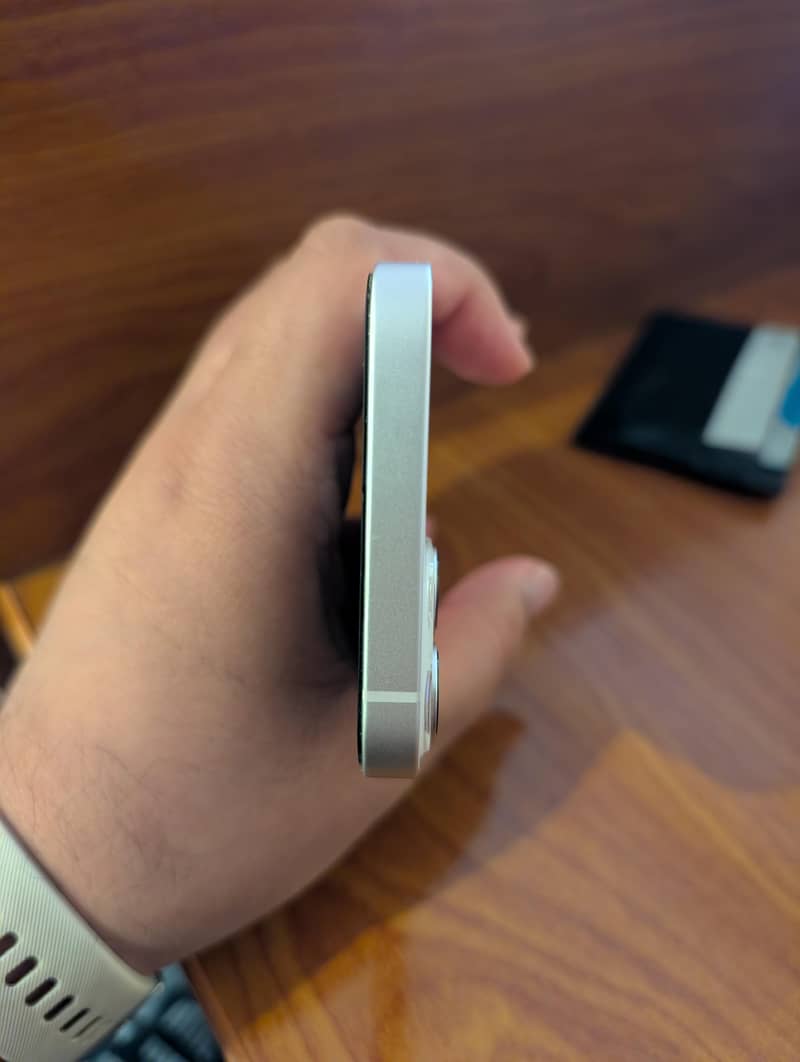 Apple iPhone 13 5