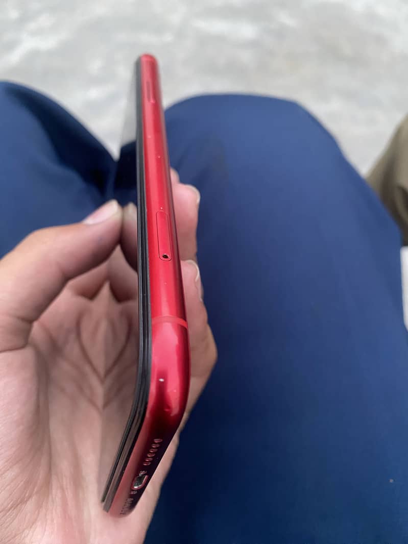 Apple iPhone 11 4