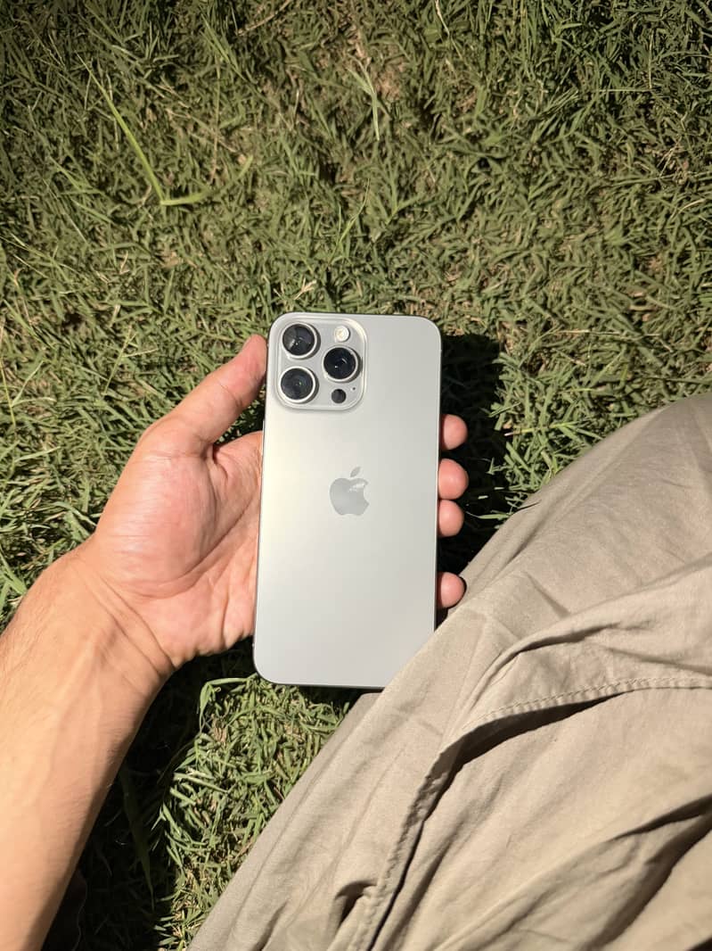 Apple iPhone 15 Pro Max 1