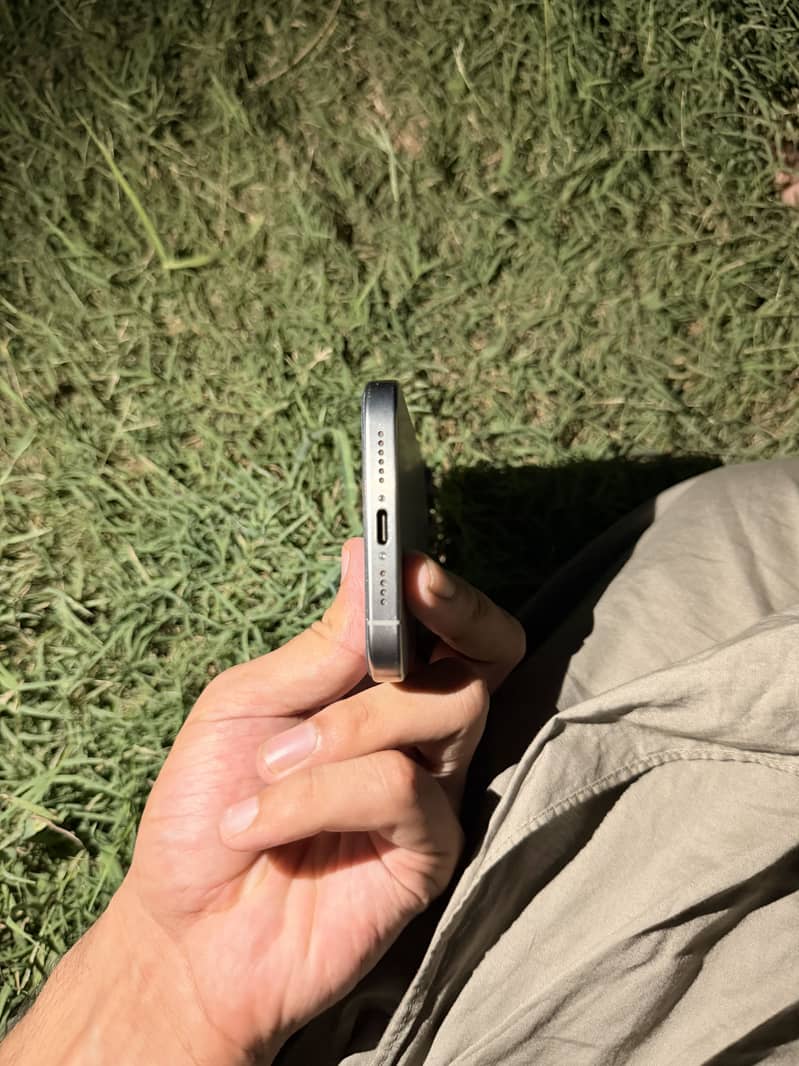 Apple iPhone 15 Pro Max 2