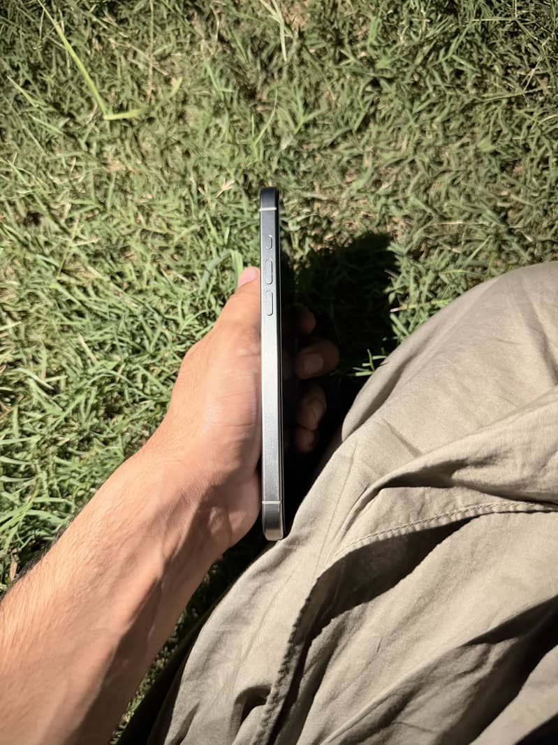 Apple iPhone 15 Pro Max 4