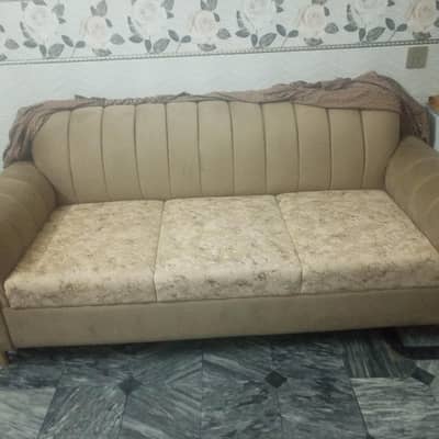 Sofa Set with Center Table in 10/10 Condition