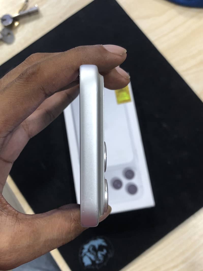 Apple iPhone 17 Pro Max 5