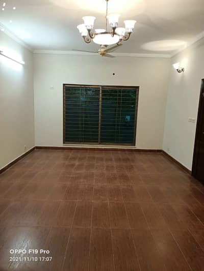 10 MARLA 3 BEDROOM HOUSE AVAILABLE FOR RENT