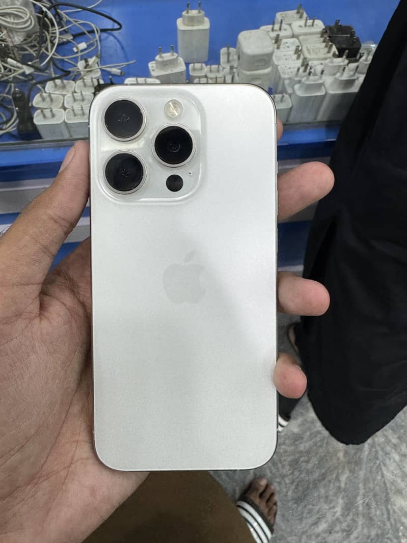 Apple iPhone 15 Pro 1