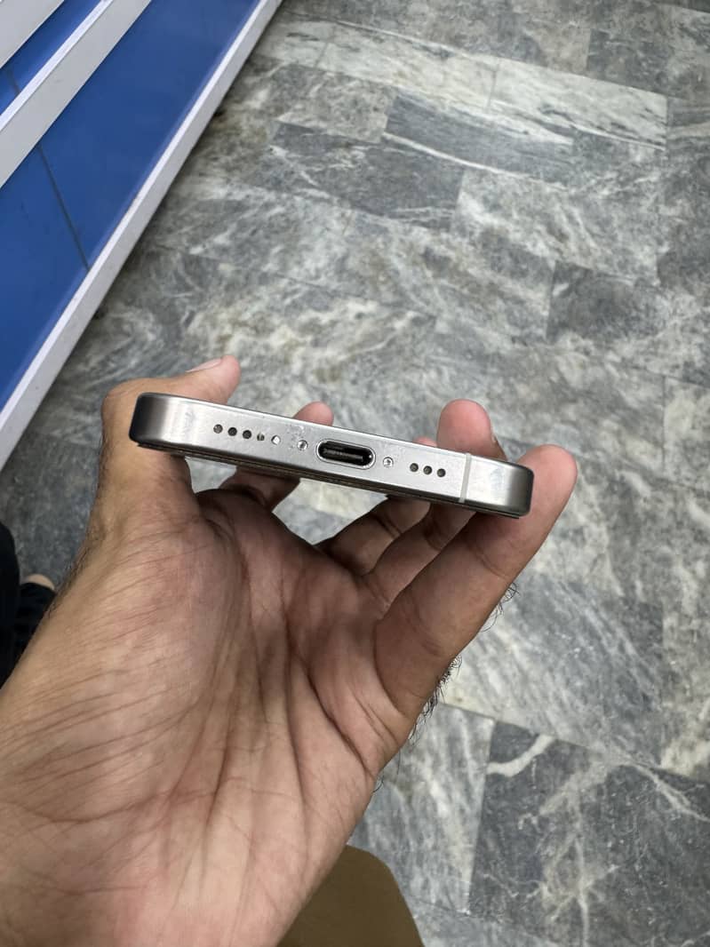 Apple iPhone 15 Pro 2