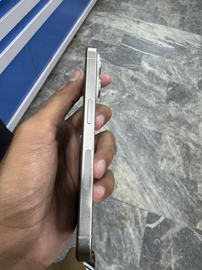 Apple iPhone 15 Pro 4