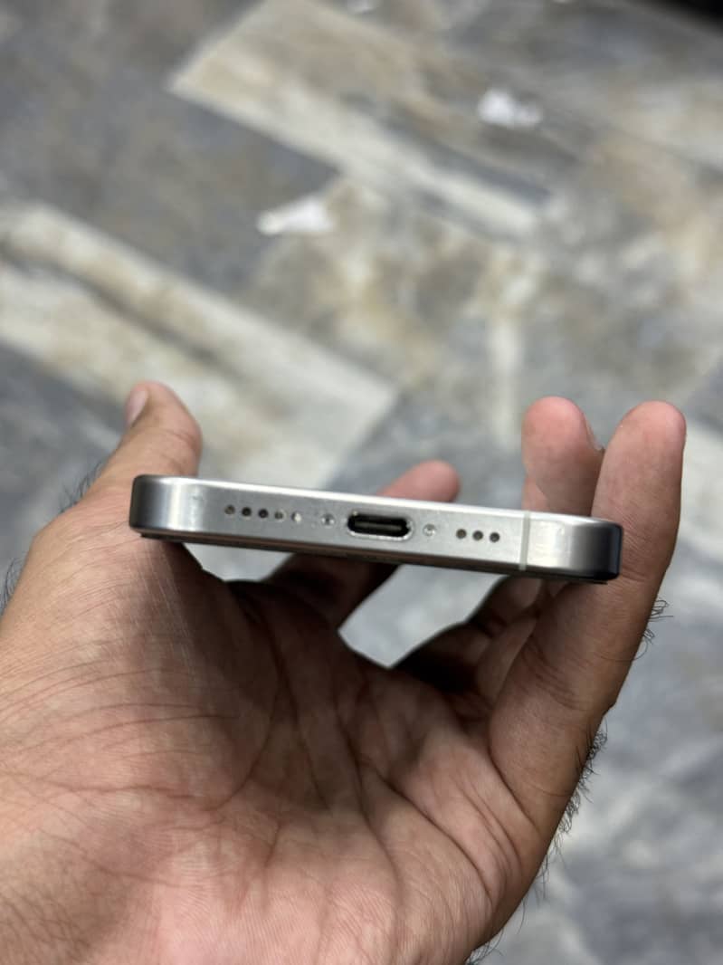 Apple iPhone 15 Pro 6