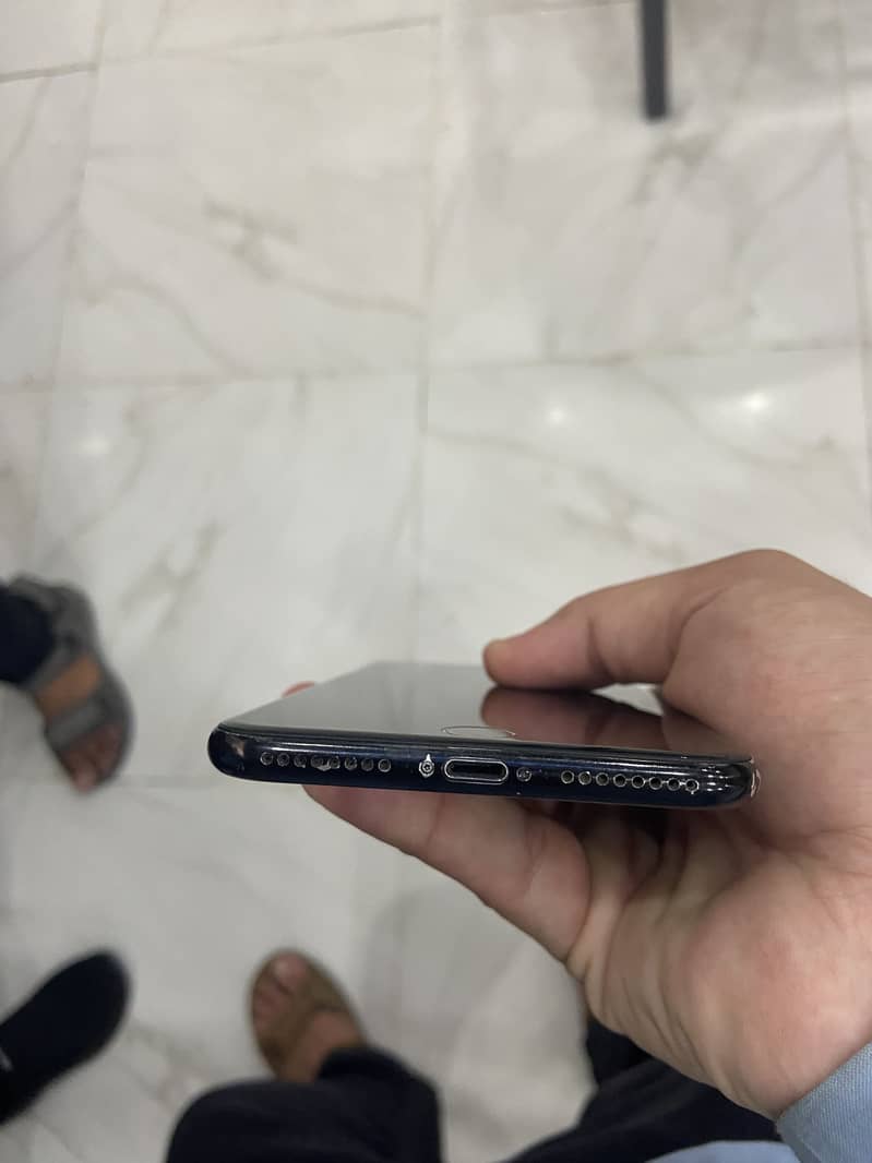 Apple iPhone 7 Plus 1