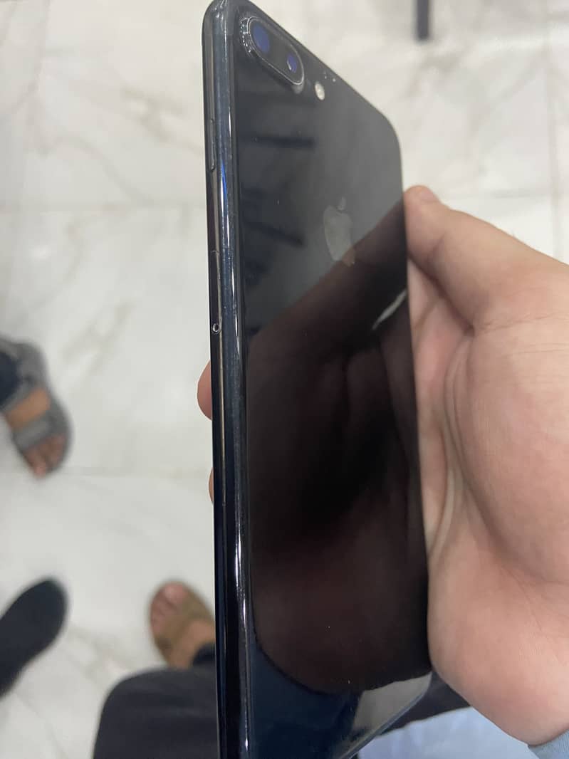 Apple iPhone 7 Plus 2