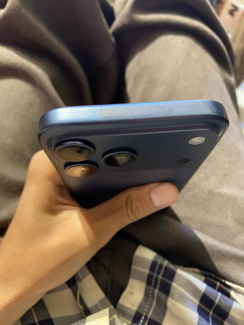 Apple iPhone 17 Pro Max 4