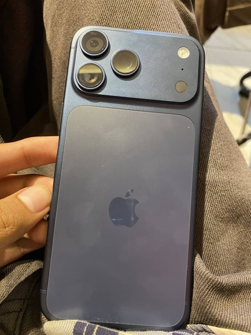 Apple iPhone 17 Pro Max 5