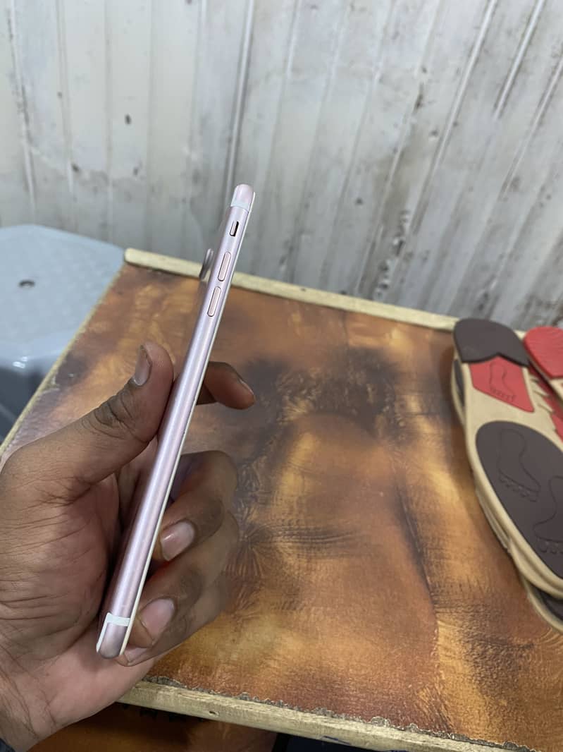 Apple iPhone 7 Plus 5