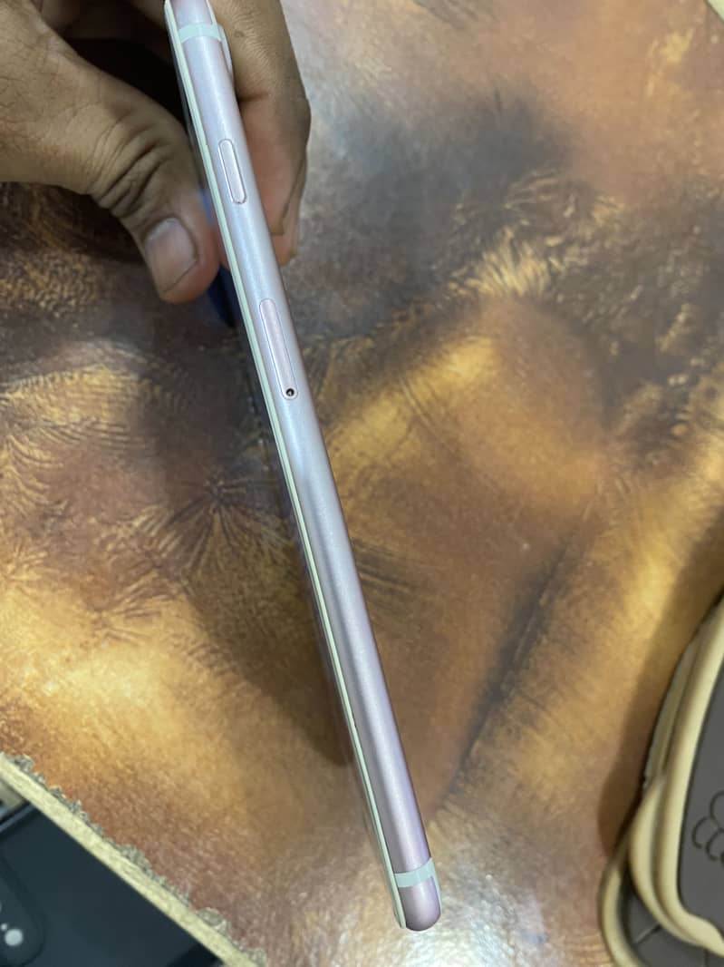 Apple iPhone 7 Plus 6
