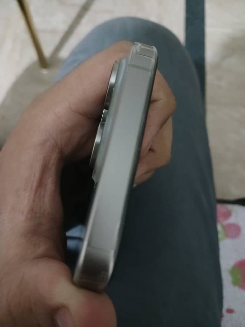 Apple iPhone 15 Pro Max 1
