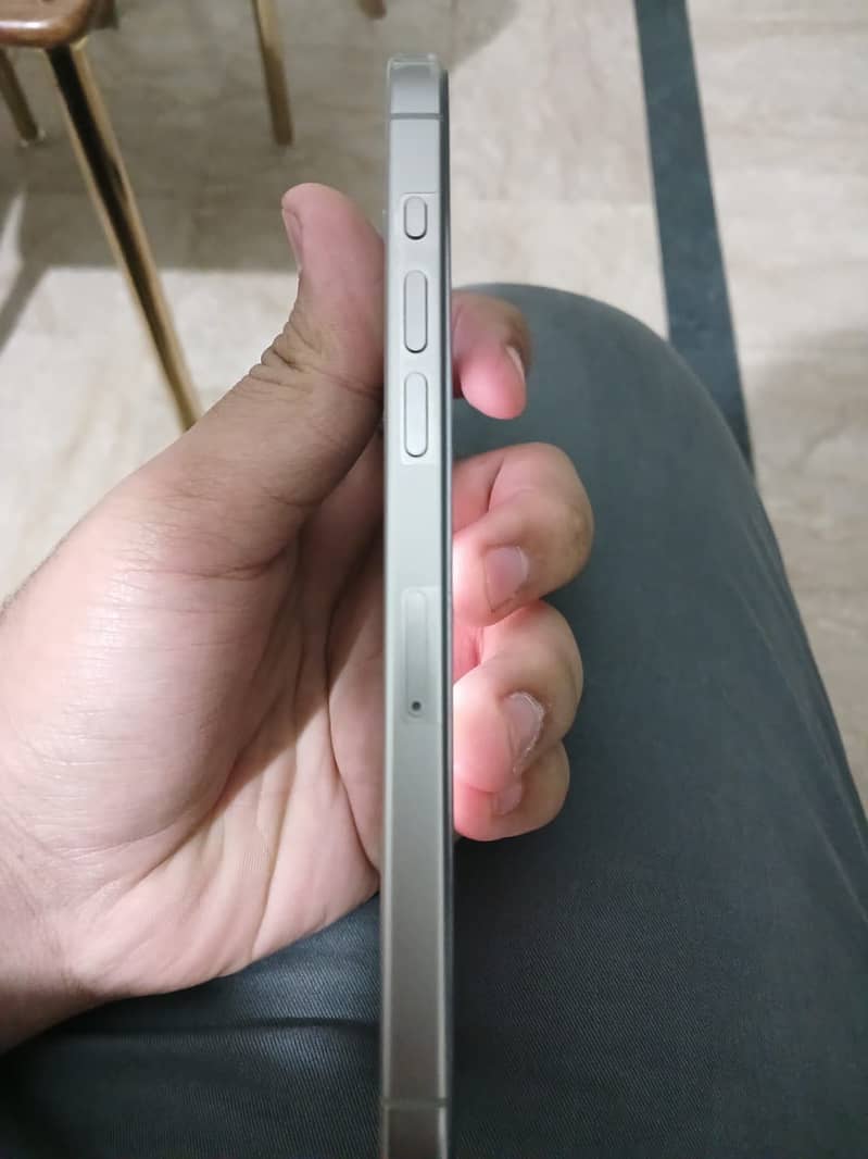 Apple iPhone 15 Pro Max 2