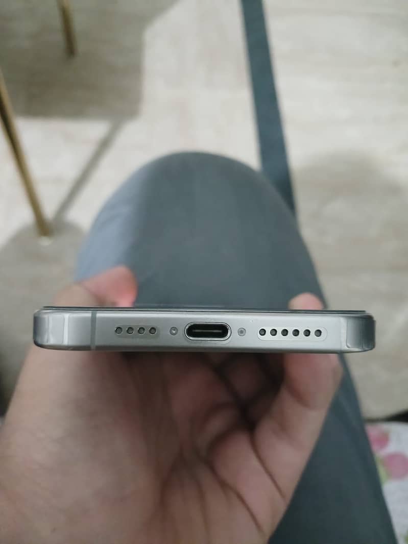 Apple iPhone 15 Pro Max 5