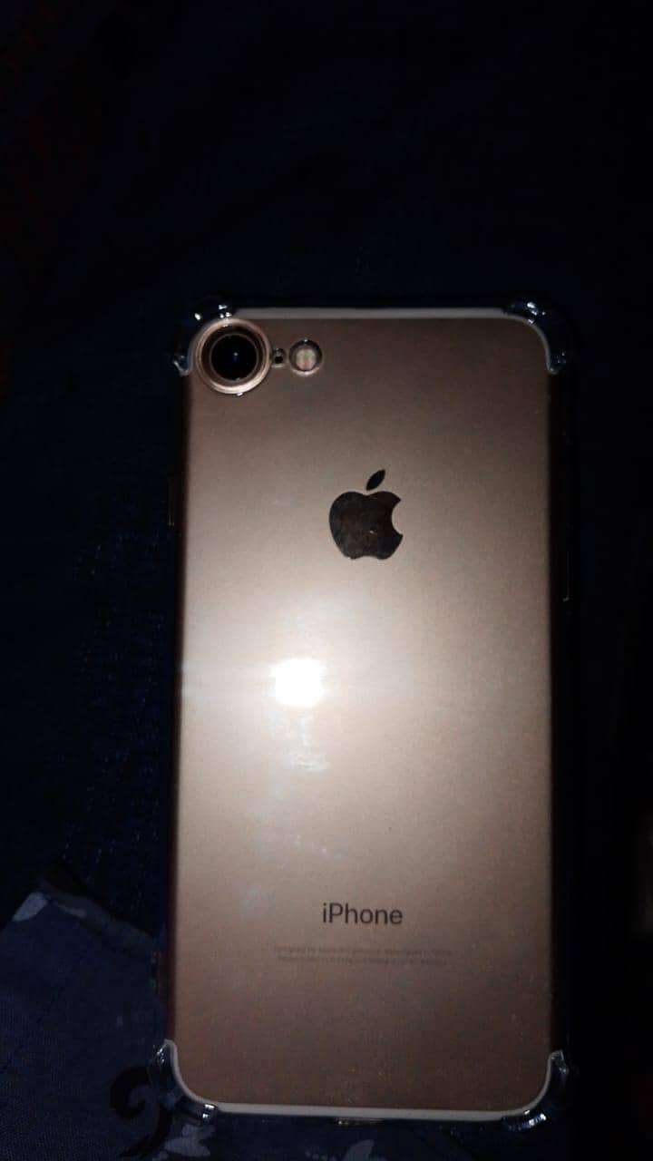 Apple iPhone 7 0