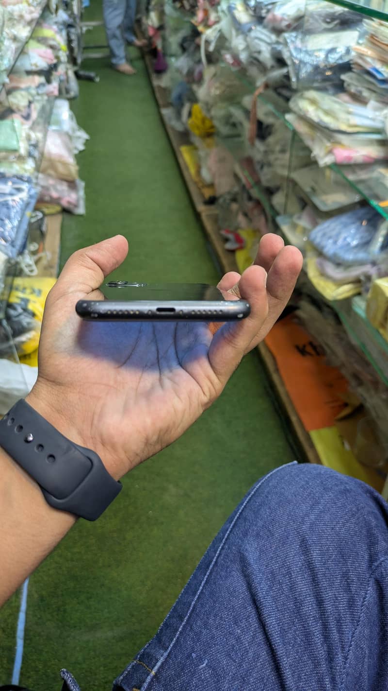 Apple iPhone 11 3