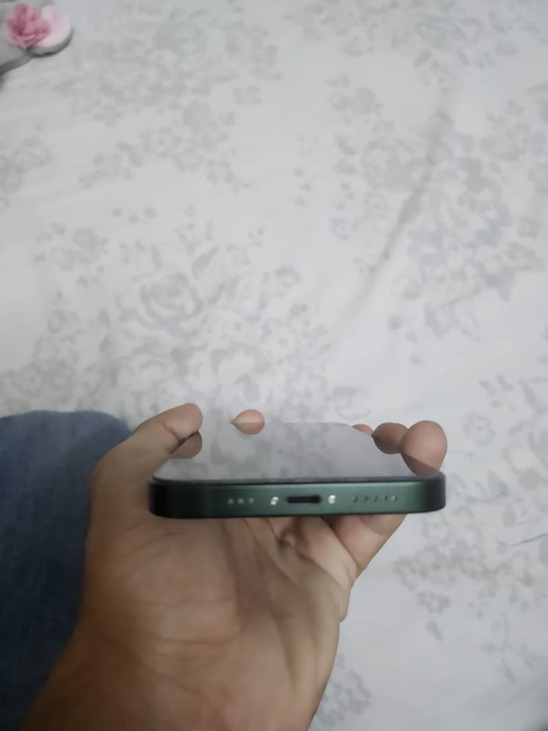 Apple iPhone 13 1