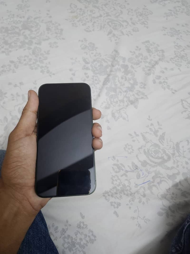 Apple iPhone 13 2