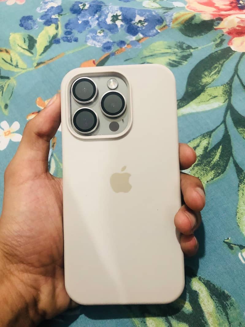 Apple iPhone 15 Pro 0