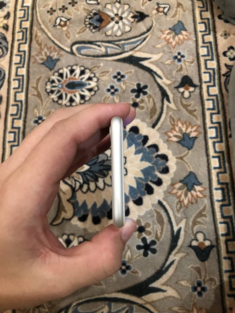 Apple iPhone 8 (Sim Time & Mint Condition) 7