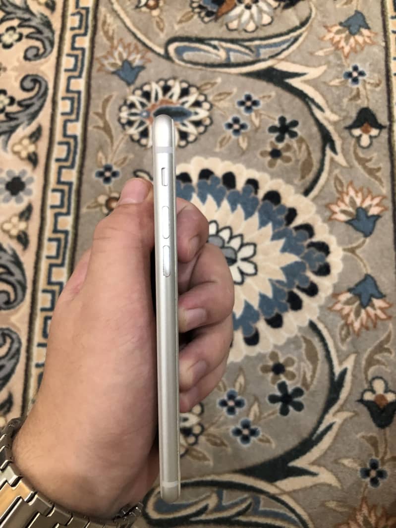 Apple iPhone 8 (Sim Time & Mint Condition) 9